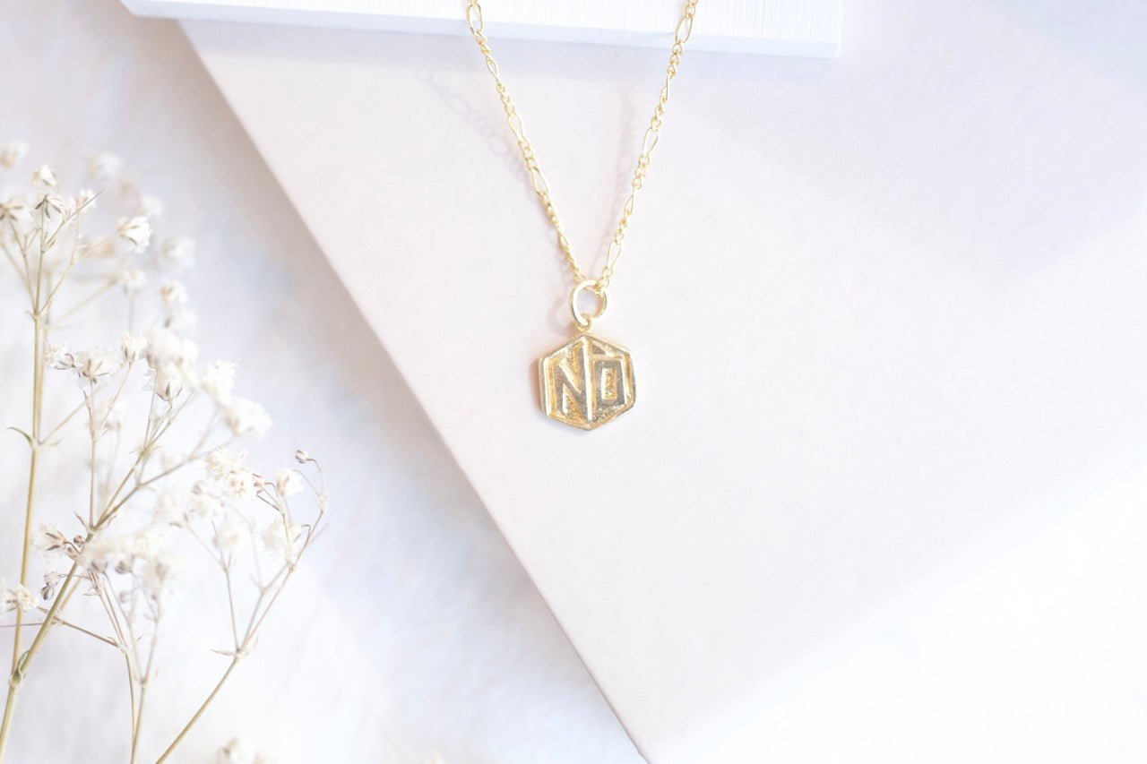 Mental Health Matters Necklace - IN A PEACE - gold with elegant flowers